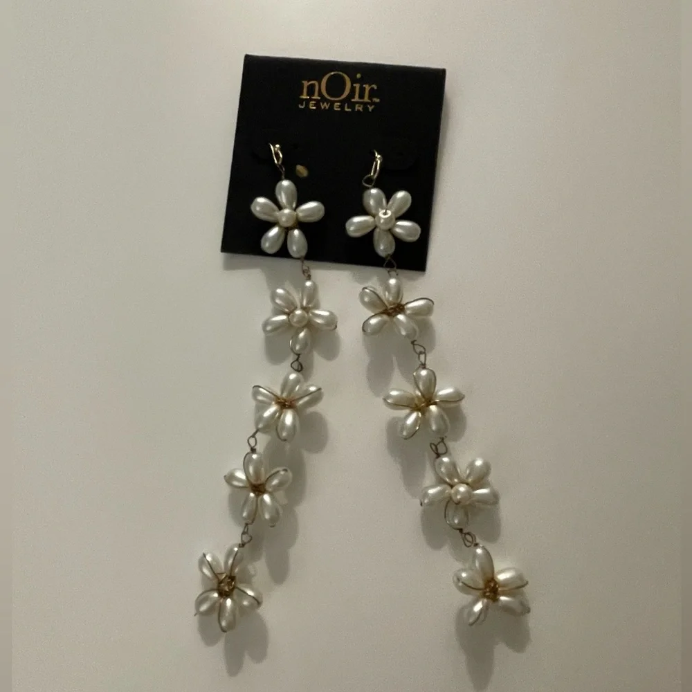 Noir Pearl Flower Drop Earrings